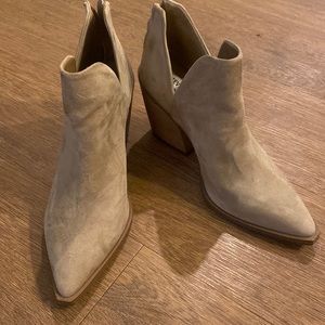 Steve Madden tan suede bootie